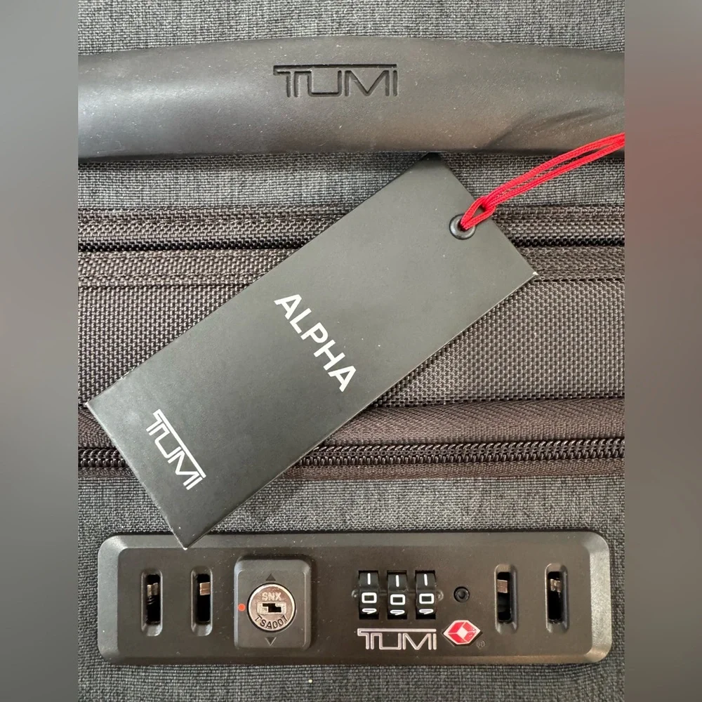 TUMI ALPHA Extended Trip Expandable 4 Wheeled Packing Case